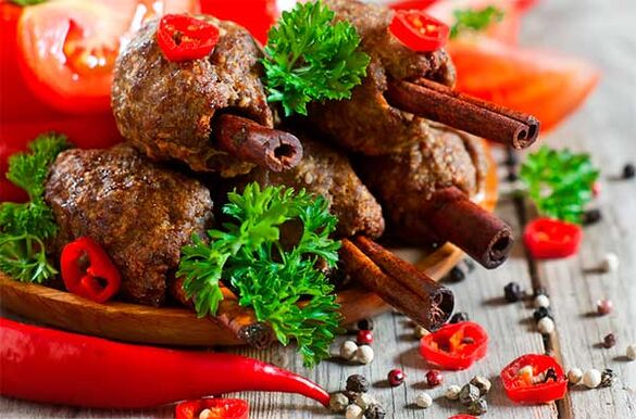 Baharat ve sebzeli et ruloları doğru beslenmenin bir örneğidir